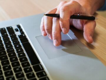 Kako napisati učinkovit opis online peticije: Savjeti za privlačenje podrške i postizanje ciljeva.